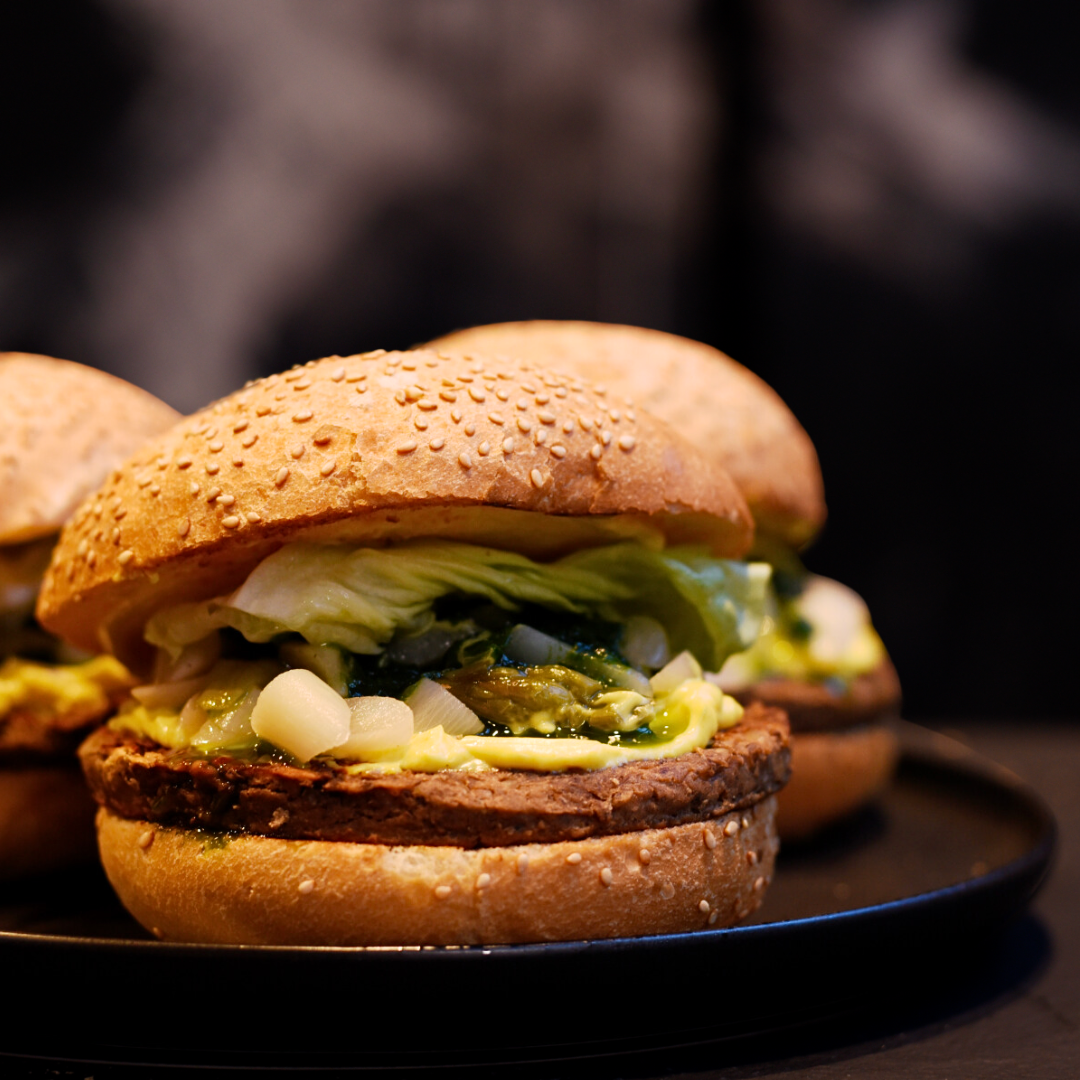 Gourmet Burger, Saisonaler Burger, Burger mit Spargel, Burgerkreation, regionaler Burger
